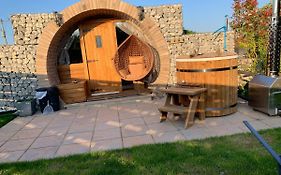 Cosy Escape Heated Luxury Pod With Hot Tub